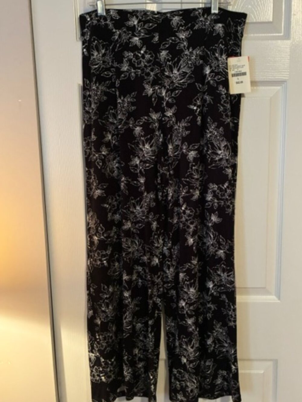 NWT Size L Clientele Black White Floral Wide Leg Pull On Pants